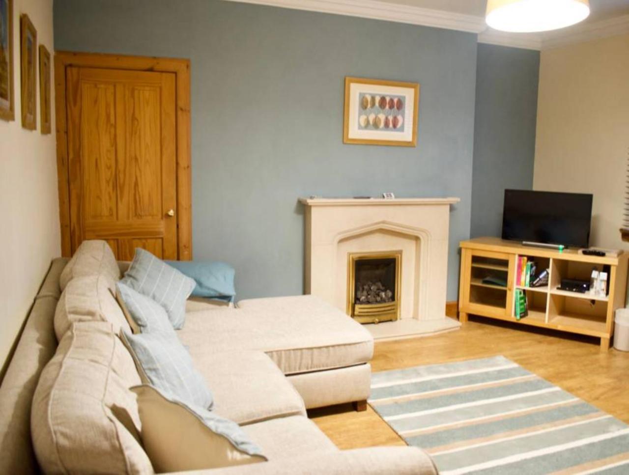Newly Refurbed Home With Free Parking Edinburgh Exterior photo